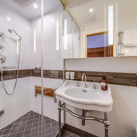 Lovely In Crans' Center *